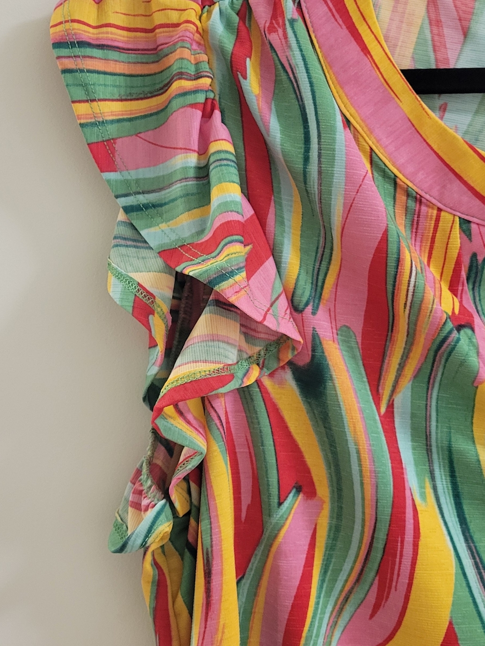 Scarlett SS V-Neck Top with Ruffle Accents SIZE 2X - Picture 4 of 4